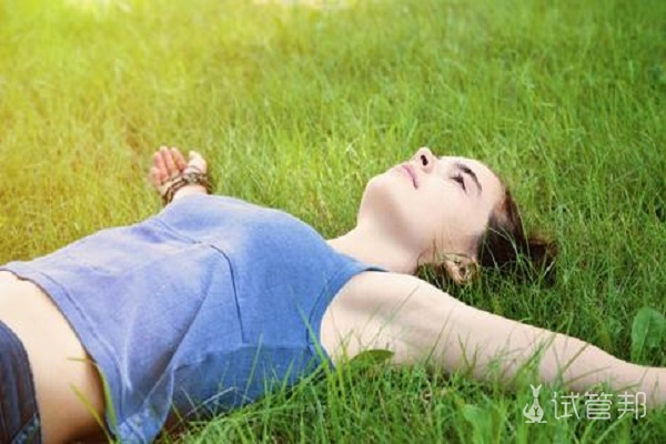 560e2fc34f394925ed47e0b7b2cdc334.jpg 白带多像水一样流出来是什么原因引起的?