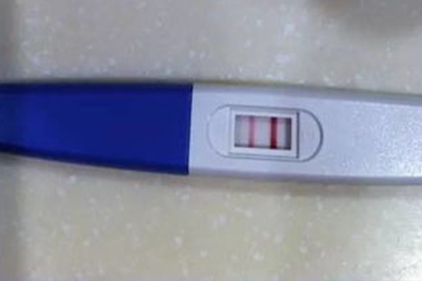 验孕棒一深一浅是怎么回事