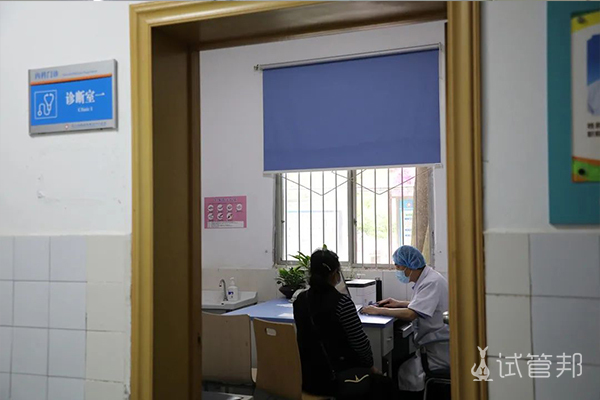 在郑州大学第一附属医院顺利进周希望一切顺利