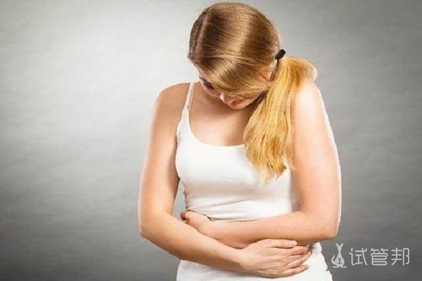 宫腔积液有什么症状表现？