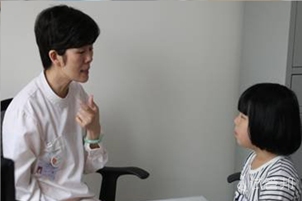 86c83678a7ba2dba8d9ba554e3de99be.jpg 唇腭裂序列治疗的内容