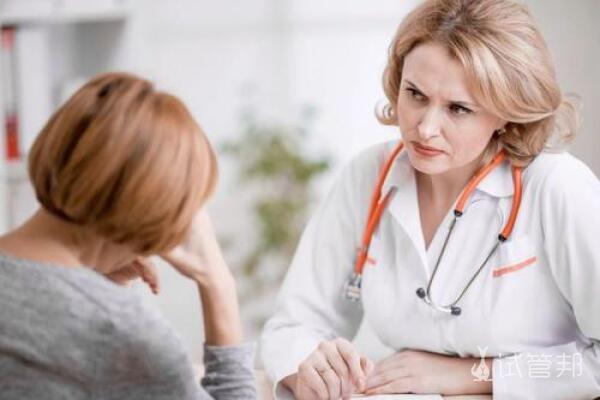 多囊卵巢综合症是什么原因造成的？