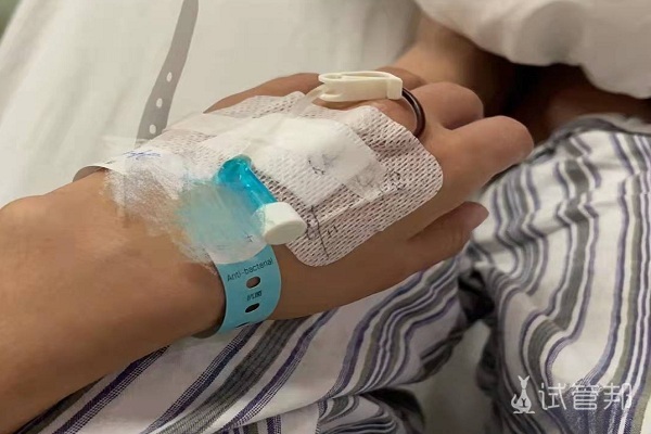 e776afb957657ca69066345f5c78f5bd.jpg 54岁高龄5年6次试管婴儿移植失败