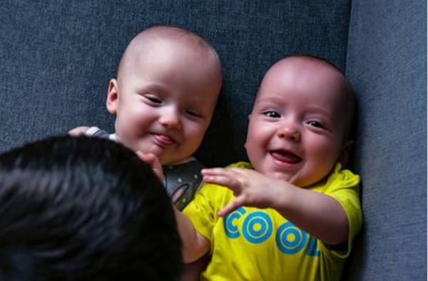 8ae2a7af09f4e067d735b746f6a5f726.jpg 右侧卵巢有两个卵泡会怀双胞胎吗