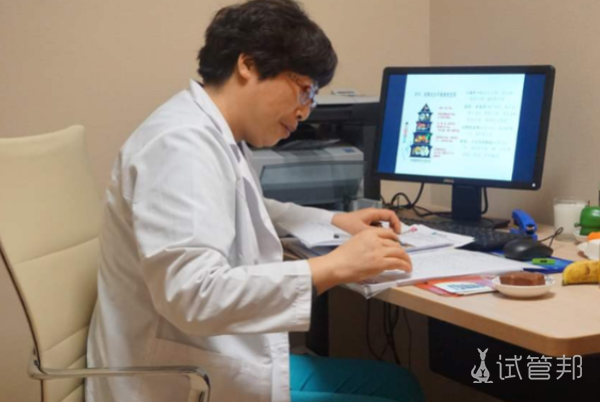 ce8b92a3d8c3ff11e5a0ea061d021266.png 在长沙妇幼保健院试管婴儿我现在也算10个孩子的“妈”