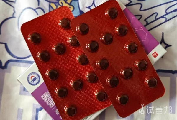 74b328f2a4c53572d1298f515c1f18ee.png 白带量多的姐妹们知道该怎么区分吗