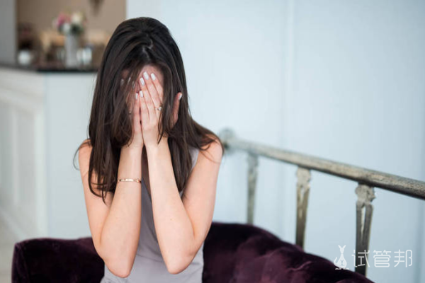 ef8596510972ed1592f9950d30352d9f.png 艾滋病初期如何治疗