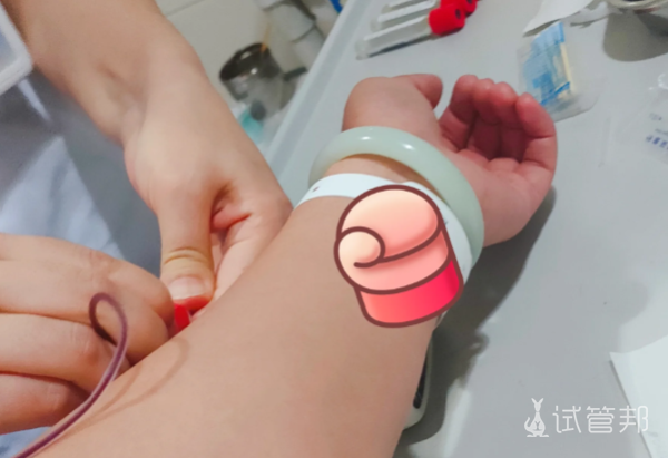 86c50319505d1da997c04b710b8d123e.png 孕期突然出血不要慌张不一定是先兆流产而是宫颈息肉在作怪