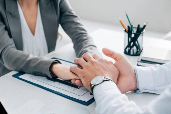 255e717807c7152fc851cdda0255e1ad.jpg 单纯疱疹病毒的治疗原则是什么