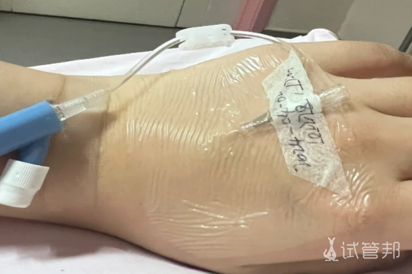 8252b4fa984cce0b67bbaef493407104.png 孕吐严重到先兆流产