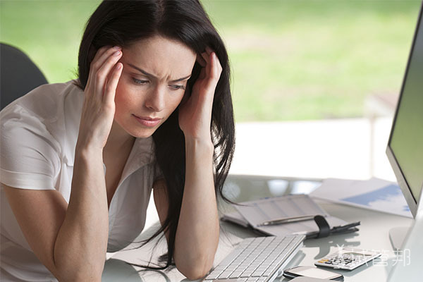 5e0bc06726c01bdc2b74dacf0d44b696.jpg 外阴癌很痒是怎么回事儿