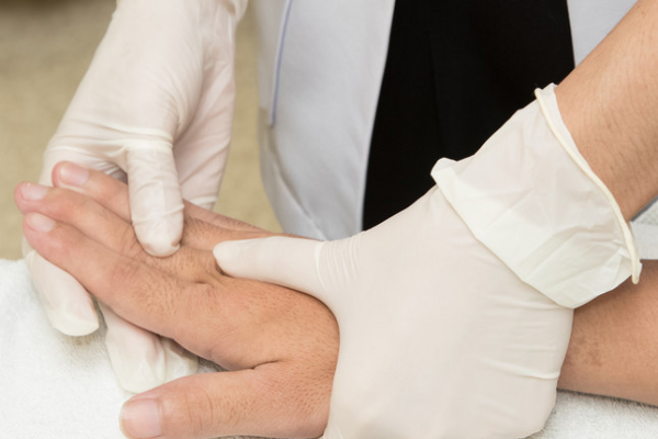 7cb16d470667f9fe849e1fea56930bc1.png 渐冻症中医治疗方法有哪些