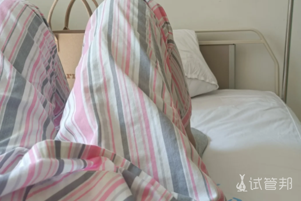 子宫内膜癌早期的症状有哪些?姐妹们快来看看中招了没? 未婚未育确诊子宫内膜癌我的就医记录