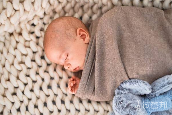 974408011ee1ed05c2f8d4edba757346.png 婴儿鞘膜积液是什么原因造成的