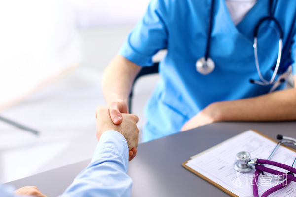 8dce2d515c4f3e6144c2d9012dca4875.png 罗圈腿手术矫正费用是多少