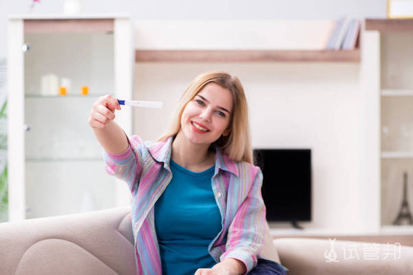 1f8fdc0832d47fdd9b4ad5a5465d257c.png 早早孕试纸检测必须使用晨尿吗