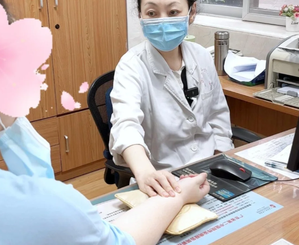 白带发黄还带腥臭味这究竟是怎么引起的