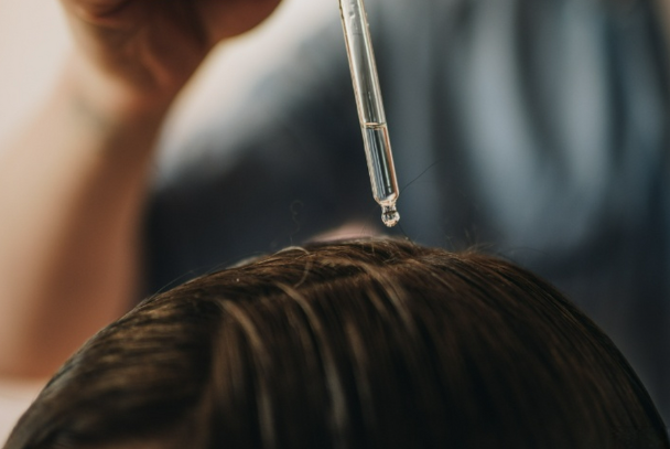 fac6a5bbac2331fd910b03460dd43d78.png 少白头发怎么治