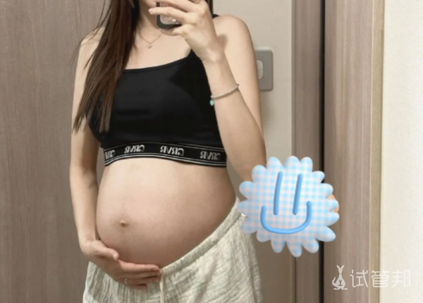 63905831c2f292909dff49dc7d37bd84.png 拉拉家庭通过三代试管成功拥有了自己的女儿