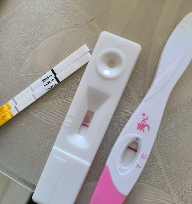 a43adc2a98333133e4481ba65b48947d.png 如何解读验孕棒结果及其准确性探讨