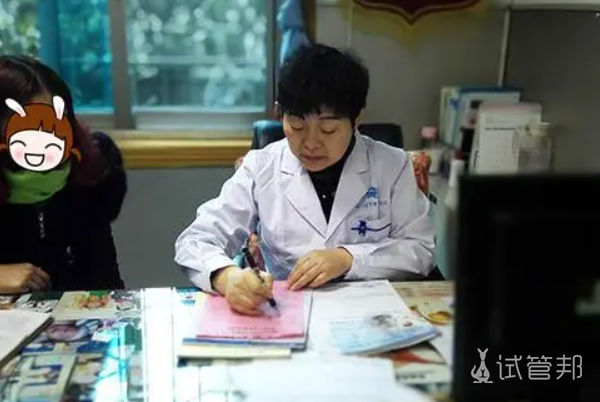 f954a5a8eea7ed9023cfe11823ed1a09.png 出现这5大信号可能是盆腔炎在敲门