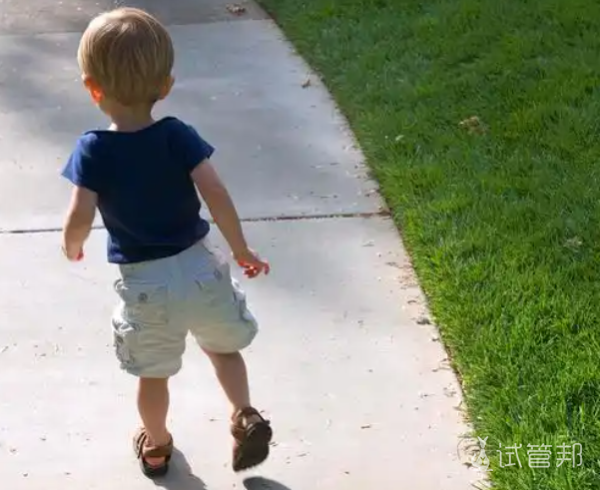 15d654abb96f3b020a0abd87315aec51.png 佝偻病的分期及临床表现