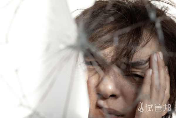 d28449b5362bf683c8e7ae9e6e42a702.png 间歇性精神病可以完全治愈吗