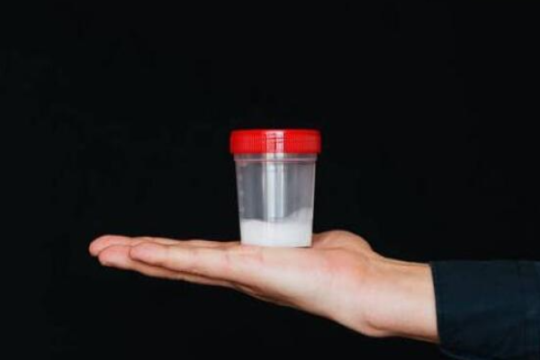 精液颜色有颗粒或结块正不正常