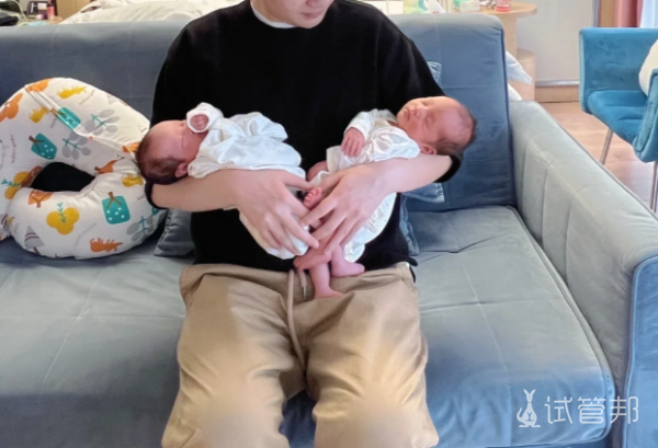 5e6efeeebf402c3e2f96df54b2eca7e4.png 试管两年我终于当上爸爸了