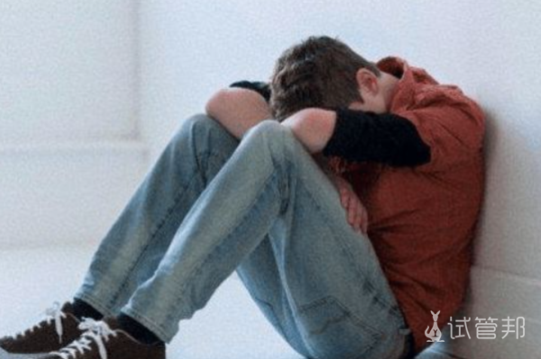 ec9ca7dc71454464516ab95dd49e06de.png 艾滋病的症状表现有哪些