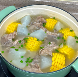 我妈的促排闹钟：凌晨5点的炖锅咕嘟声