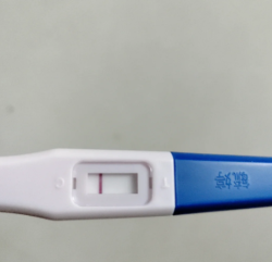 第三次没成，我盯着验孕棒，真TM想把它砸了！